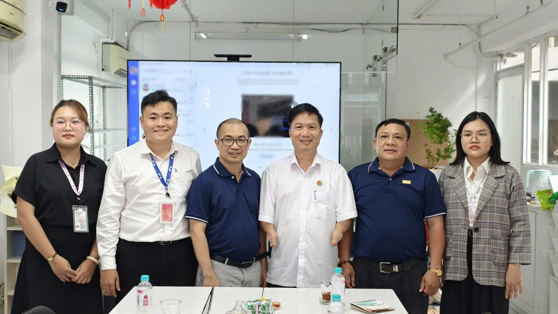 1. Bước đầu kết nối – Tìm hiểu và chia sẻ giải pháp